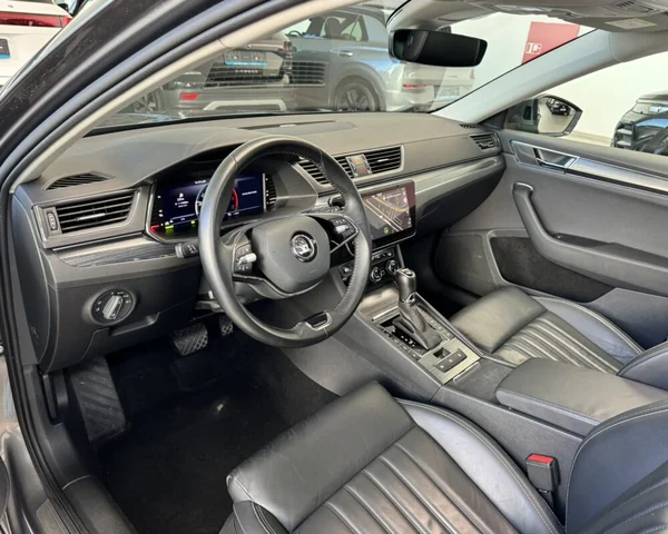 Skoda Superb (2022) — foto 7 van 30