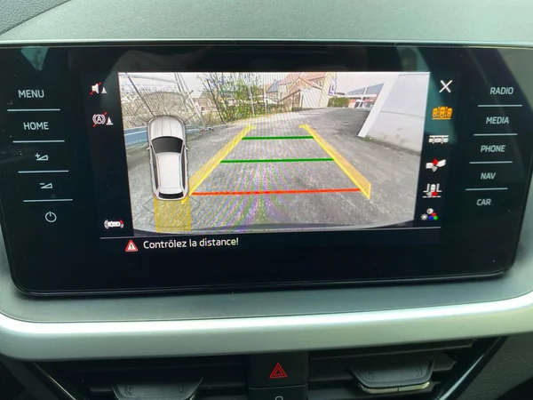 SKODA Kamiq (2023) — foto 8 van 17