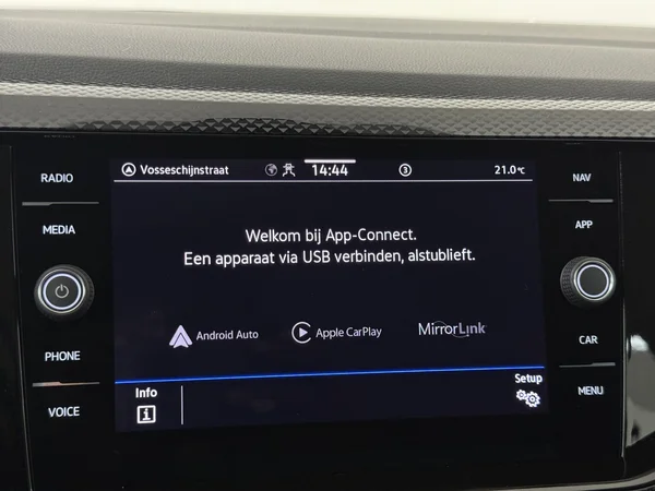 VOLKSWAGEN Polo (2022) — foto 13 van 27