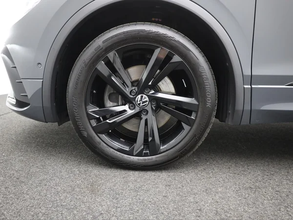 VOLKSWAGEN Tiguan (2022) — foto 5 van 23