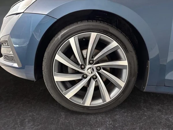 SKODA Octavia Combi Dsl (2021) — foto 4 van 41