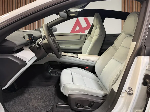 Polestar 4 (2025) — foto 4 van 32