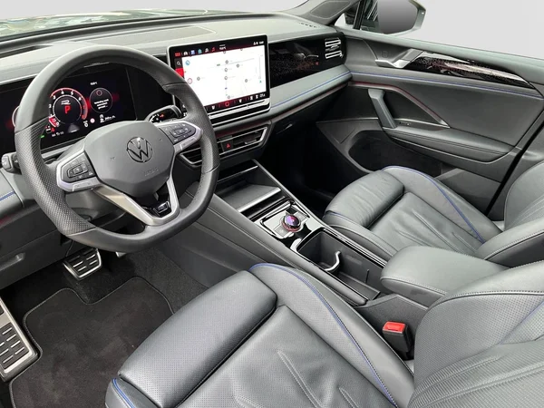 VOLKSWAGEN Tiguan (2025) — foto 13 van 18