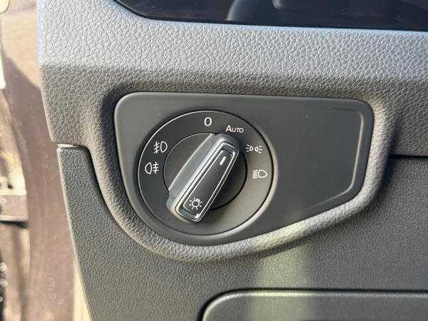 VOLKSWAGEN Touran (2025) — foto 6 van 24