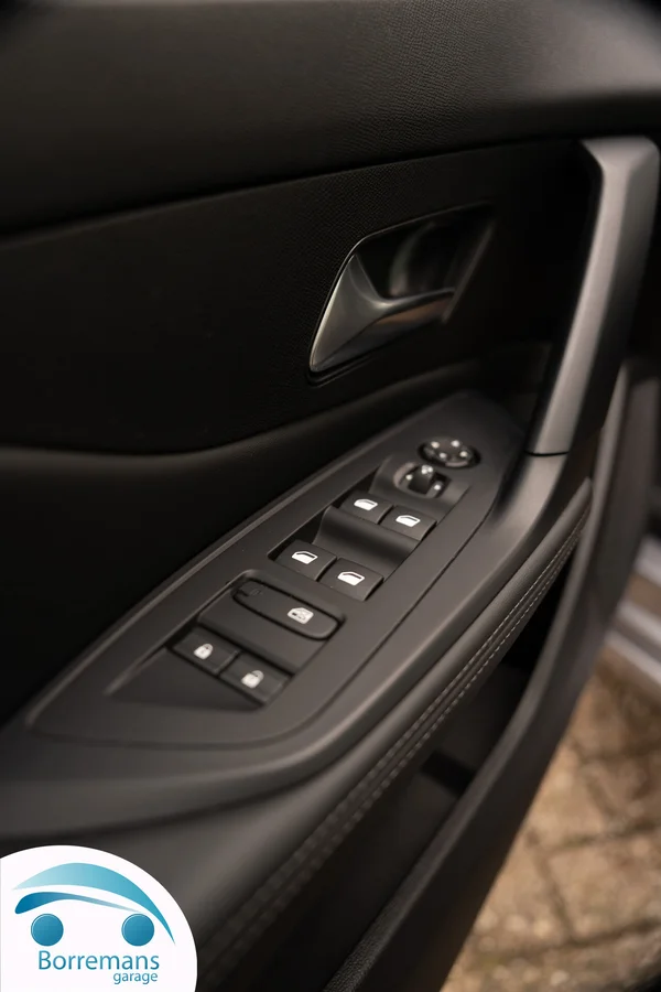 Peugeot 308 (2023) — foto 7 van 60