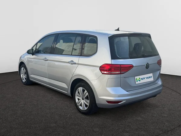 VOLKSWAGEN Touran (2021) — foto 15 van 21