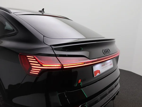 AUDI Q8 e-tron Sportback (2024) — foto 7 van 31