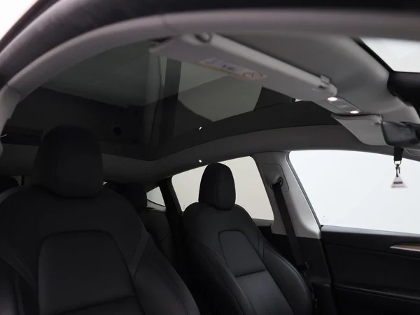 Tesla Model Y (2022) — foto 32 van 43