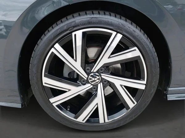 Volkswagen Golf (2023) — foto 8 van 18