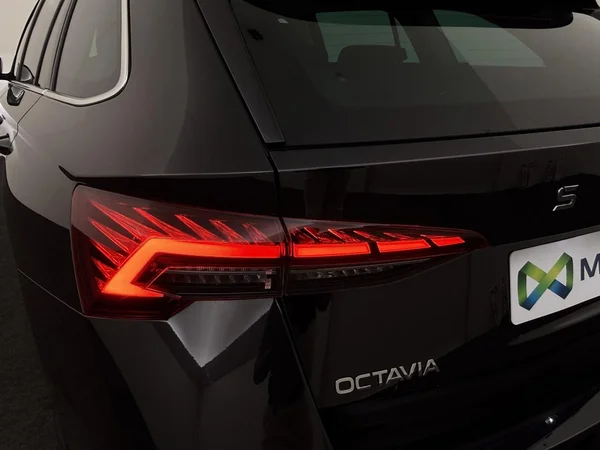 SKODA Octavia Combi (2025) — foto 6 van 19