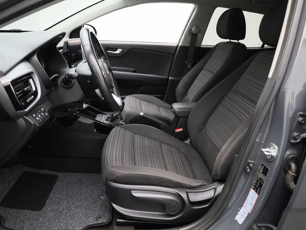 Kia Stonic (2021) — foto 3 van 40