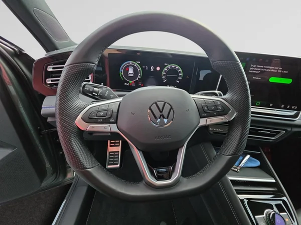 VOLKSWAGEN Tiguan eHybrid (PHEV) (2026) — foto 4 van 24