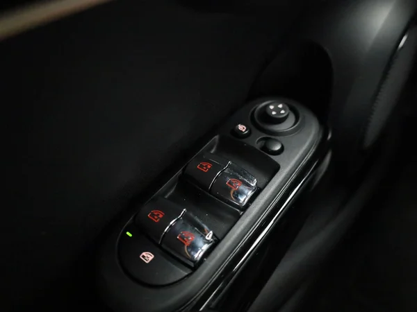 MINI One (2022) — foto 15 van 34