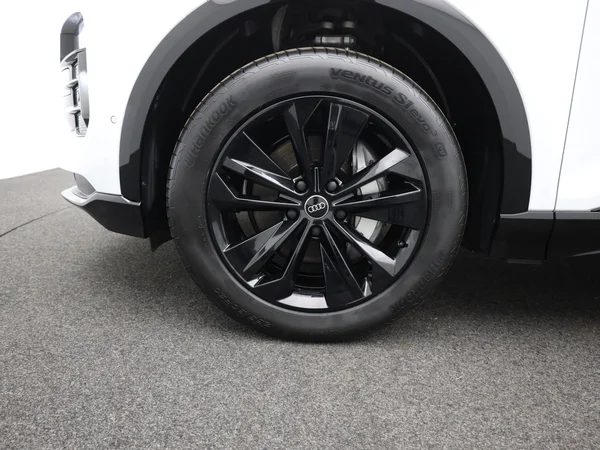 AUDI Q6 e-tron (2025) — foto 18 van 23