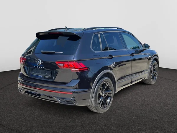 VOLKSWAGEN Tiguan (2022) — foto 12 van 22