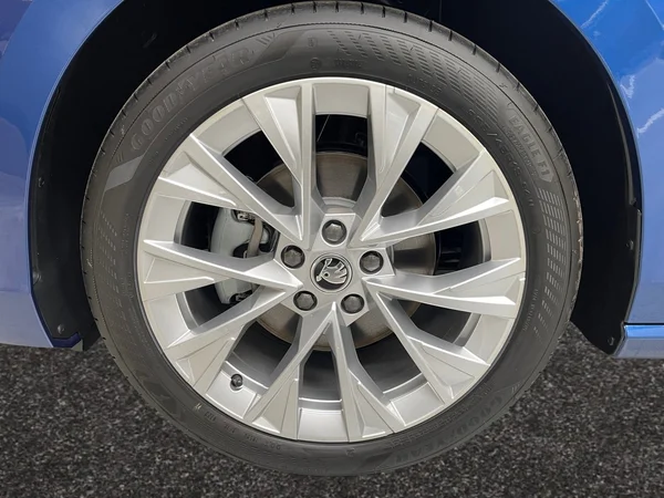 SKODA Superb Combi (2025) — foto 11 van 19