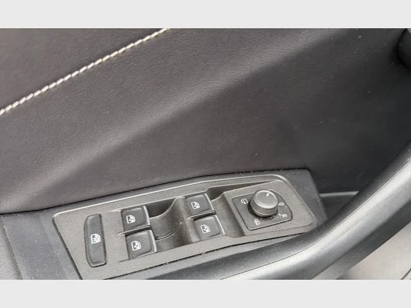 Volkswagen T-Roc (2023) — foto 18 van 25