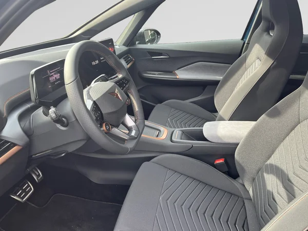 CUPRA Born (2025) — foto 2 van 24