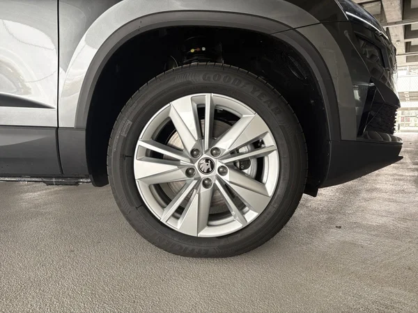 SKODA Karoq (2025) — foto 2 van 24