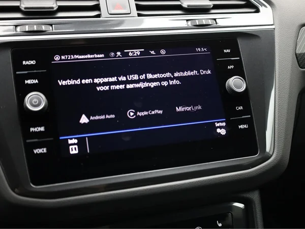 VOLKSWAGEN Tiguan (2023) — foto 13 van 22