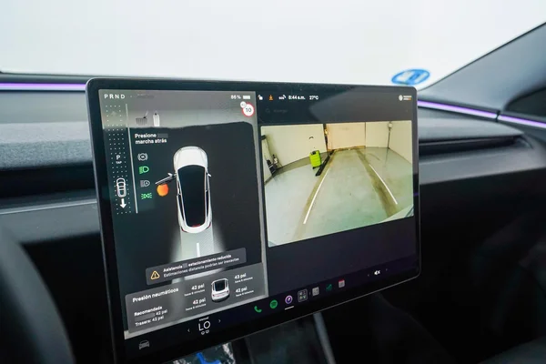 Tesla Model 3 (2024) — foto 15 van 47