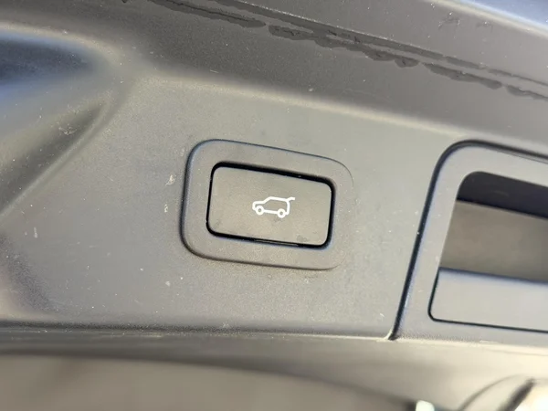 Land Rover Range Rover Velar (2022) — foto 2 van 28