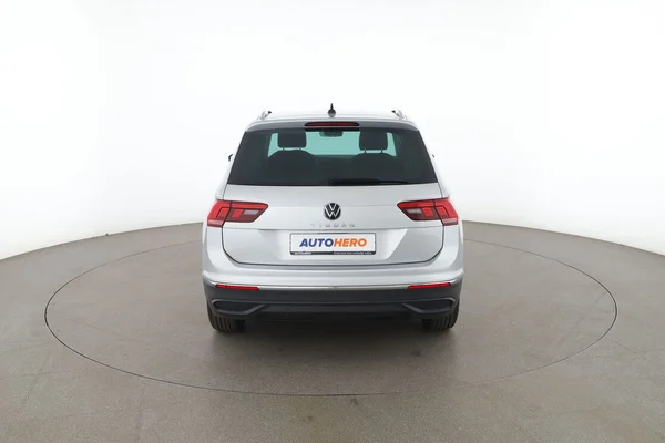 Volkswagen Tiguan (2022) — foto 11 van 16