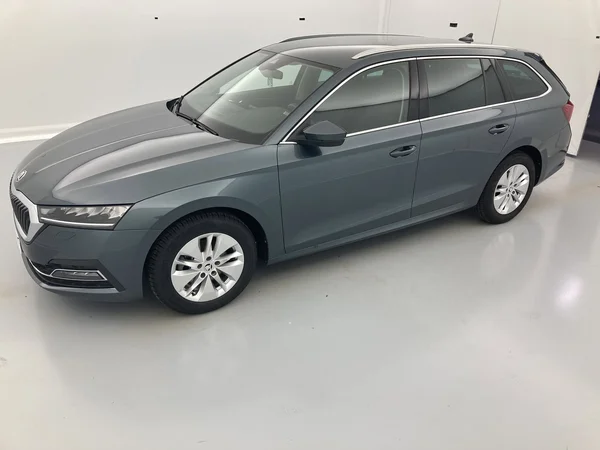 SKODA Octavia Combi (2021) — foto 7 van 36