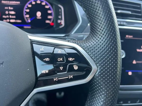 VOLKSWAGEN Tiguan (2022) — foto 11 van 29