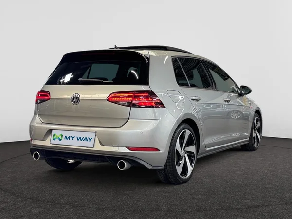 VOLKSWAGEN Golf VII GTI (2019) — foto 19 van 23
