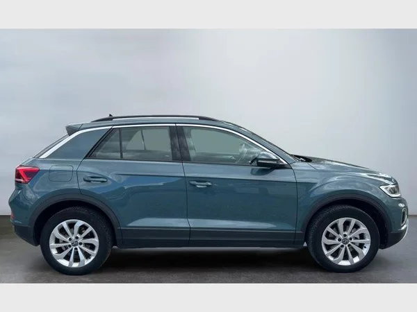 Volkswagen T-Roc (2022) — foto 26 van 29