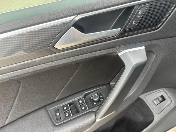 VOLKSWAGEN Tiguan (2017) — foto 7 van 24