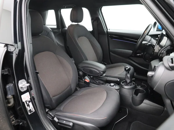 MINI One (2022) — foto 19 van 31