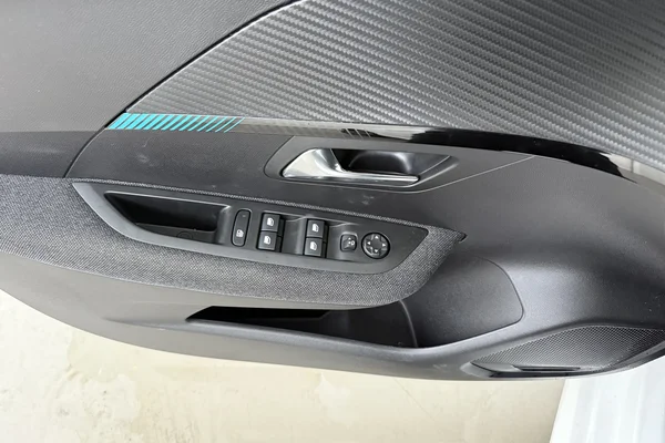 Peugeot 208 (2023) — foto 8 van 18