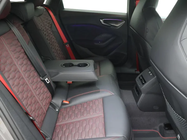 AUDI RS 5 Avant PHEV (2026) — foto 4 van 29