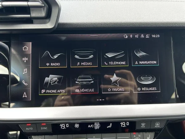 AUDI A3 Sportback (2023) — foto 21 van 34