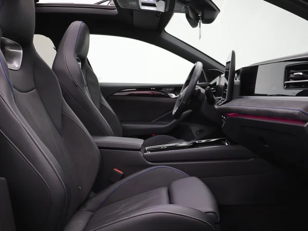 VOLKSWAGEN Passat SW (2024) — foto 4 van 31
