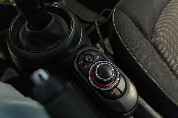 MINI Cooper (2024) — foto 28 van 35