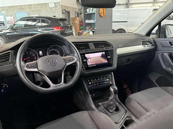 Volkswagen Tiguan (2021) — foto 16 van 17