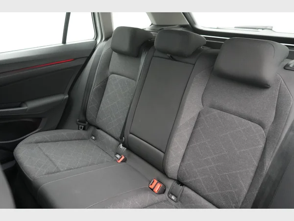 VOLKSWAGEN Golf VIII SW (2021) — foto 19 van 26