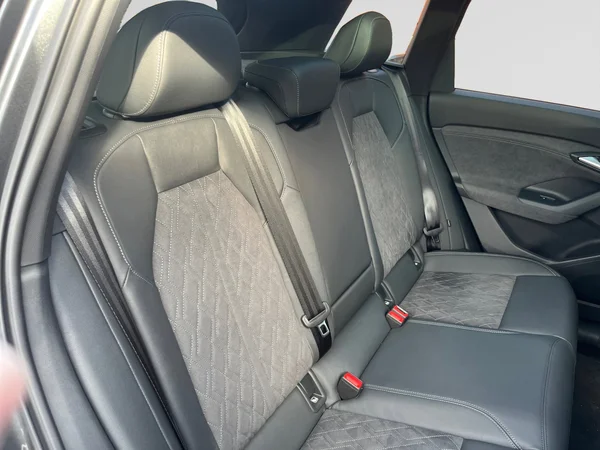AUDI Q6 e-tron (2024) — foto 18 van 20