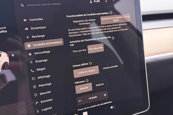 Tesla Model 3 (2023) — foto 20 van 44