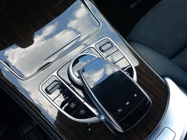 Mercedes-Benz GLC (2019) — foto 10 van 25
