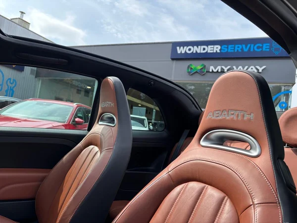 ABARTH 595C (2019) — foto 13 van 24