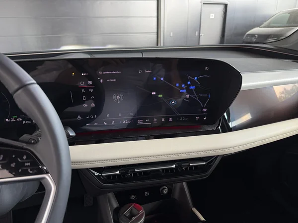 AUDI Q6 Sportback e-tron (2025) — foto 12 van 13