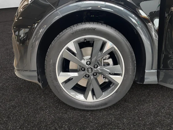 AUDI Q4 Sportback e-tron (2025) — foto 13 van 16