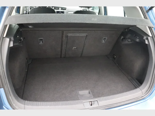 VOLKSWAGEN e-Golf (2016) — foto 7 van 24