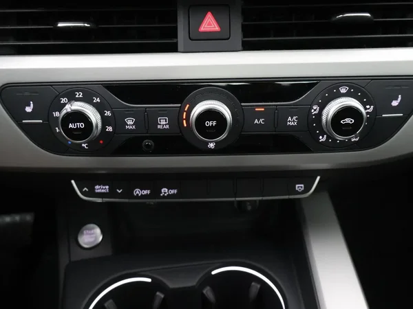 Audi A4 (2022) — foto 7 van 28