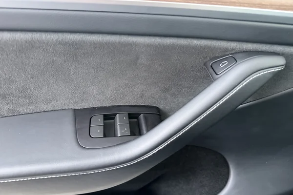 Tesla Model Y (2023) — foto 9 van 23
