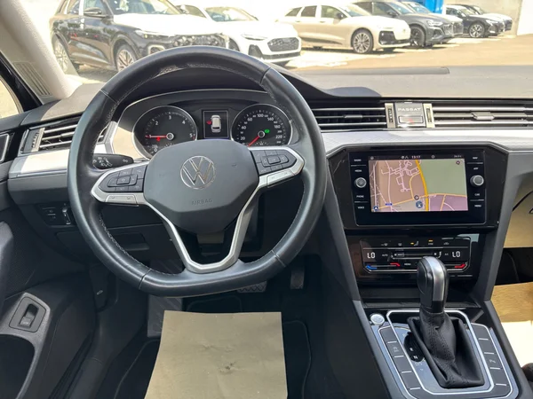 VOLKSWAGEN Passat Variant (2022) — foto 7 van 21